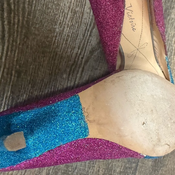 Pour La Victoire size 10 GUC some missing sparkles see pics- ultra glittery - Picture 15 of 16